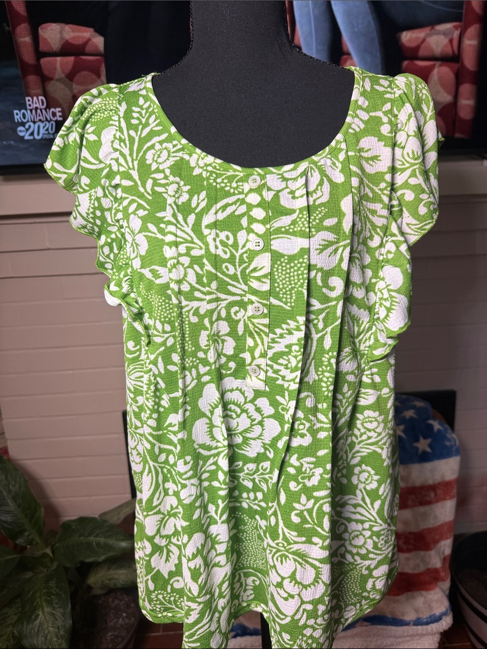 MELLODAY Green and White Floral Flutter Sleeve Blouse